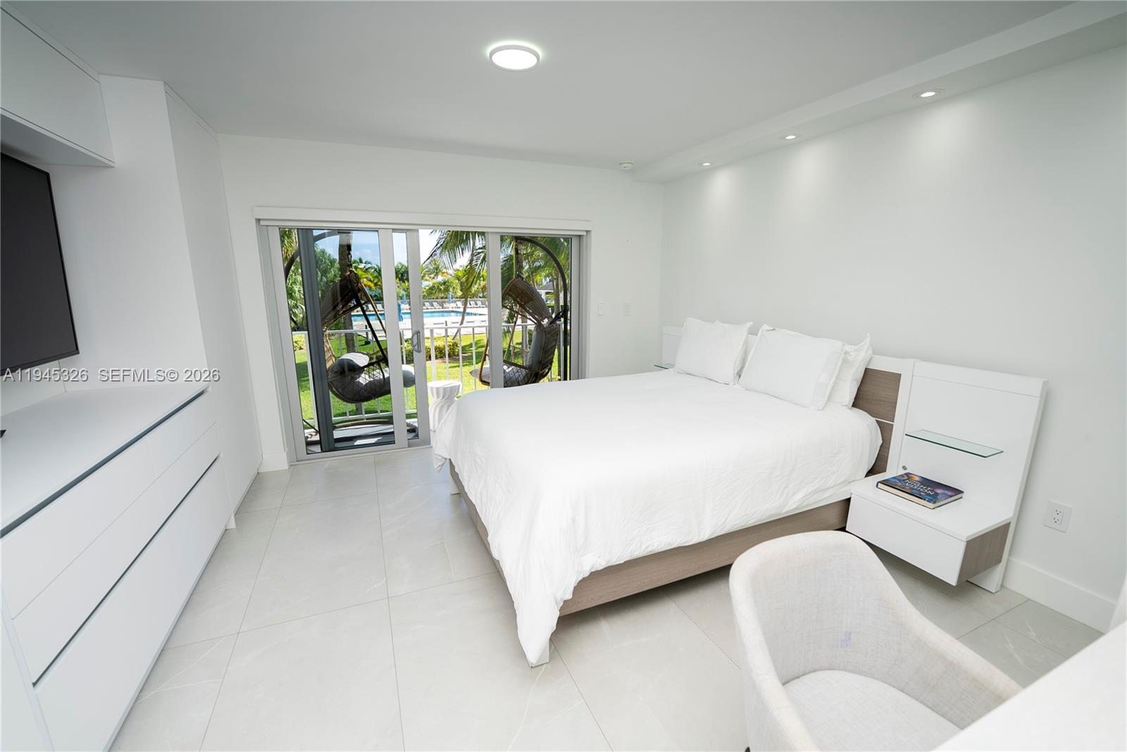881 Ocean Dr #TH15, Key Biscayne FL 33149