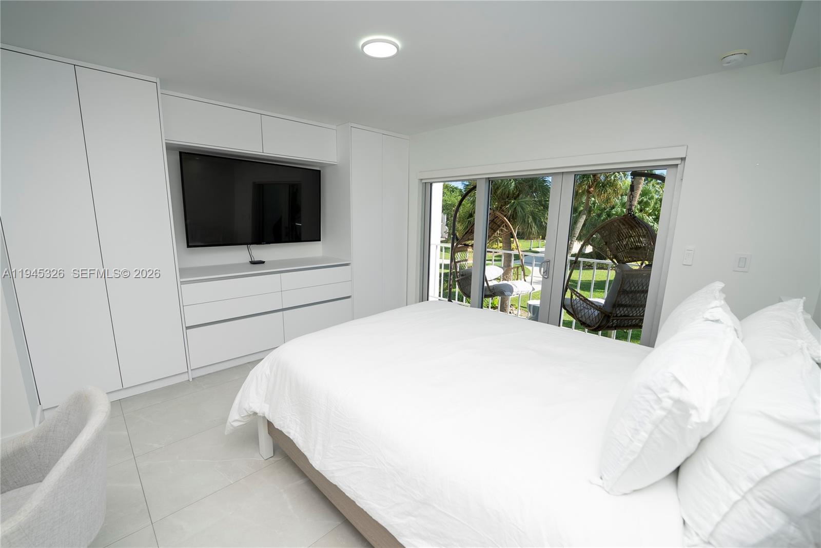 881 Ocean Dr #TH15, Key Biscayne FL 33149
