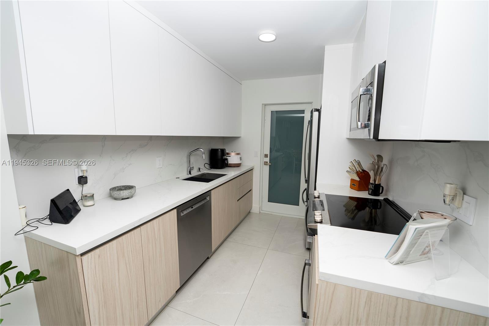 881 Ocean Dr #TH15, Key Biscayne FL 33149