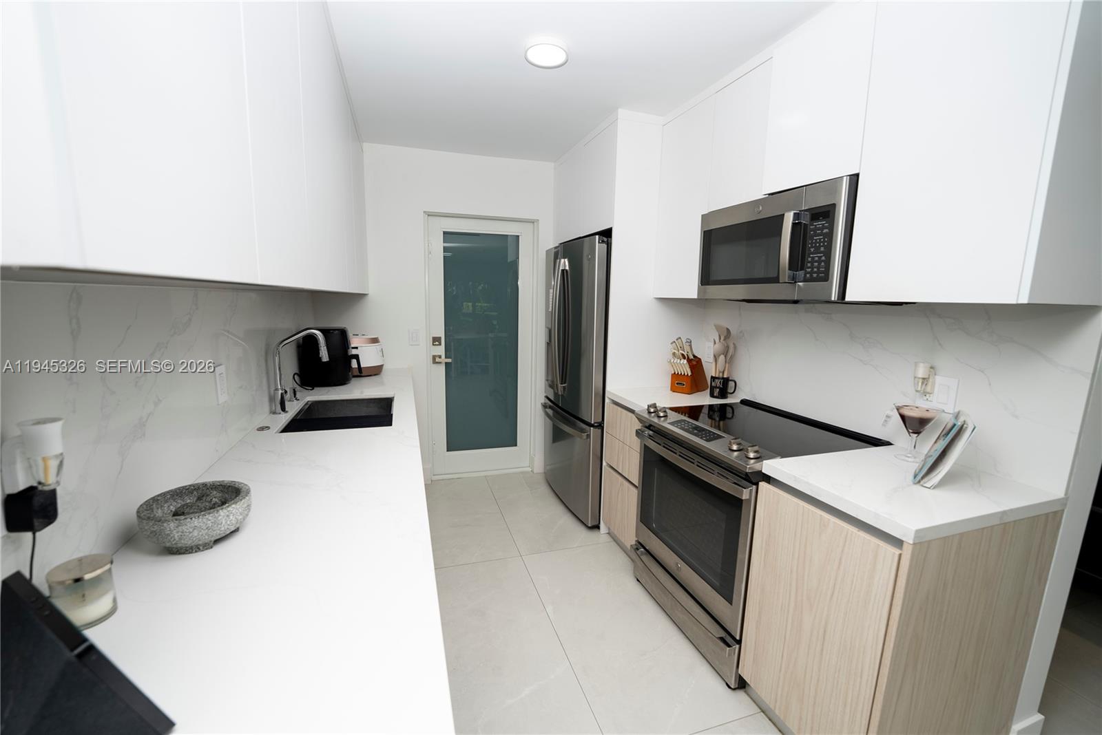 881 Ocean Dr #TH15, Key Biscayne FL 33149