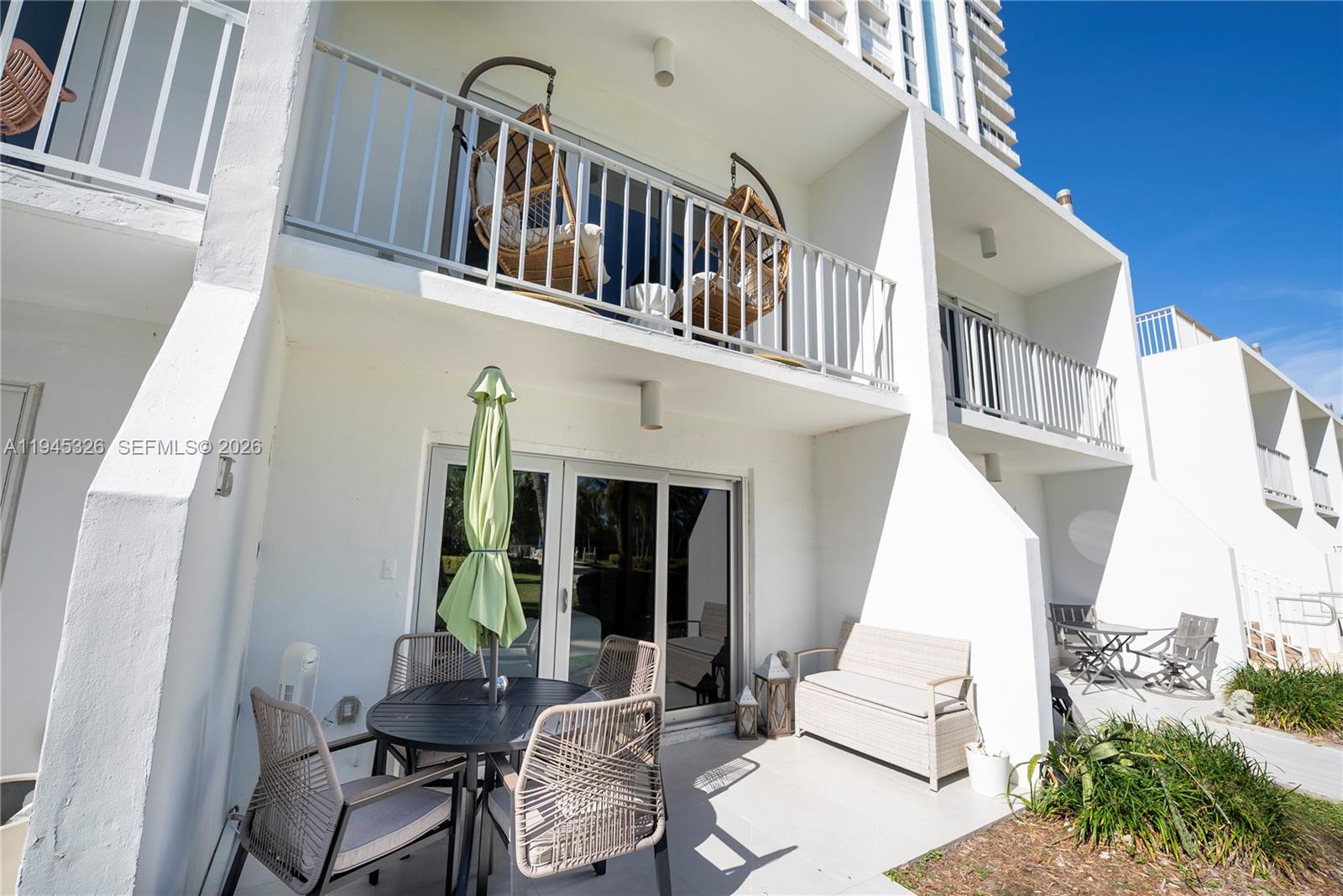 881 Ocean Dr #TH15, Key Biscayne FL 33149