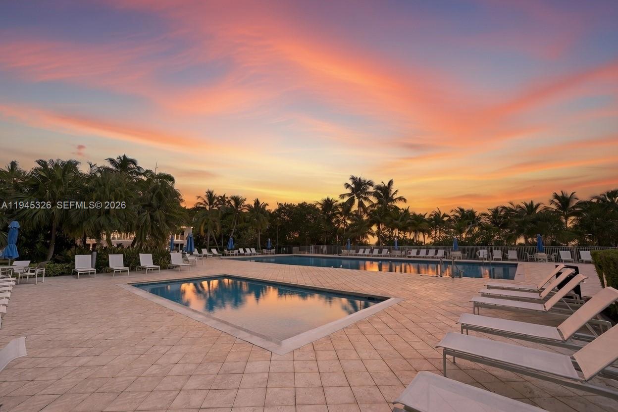 881 Ocean Dr #TH15, Key Biscayne FL 33149