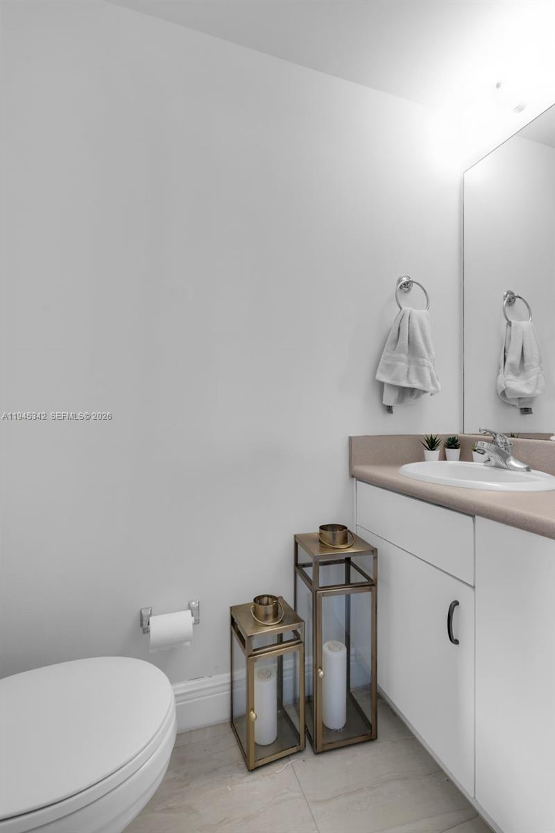 701 Brickell Key Blvd #1606, Miami FL 33131