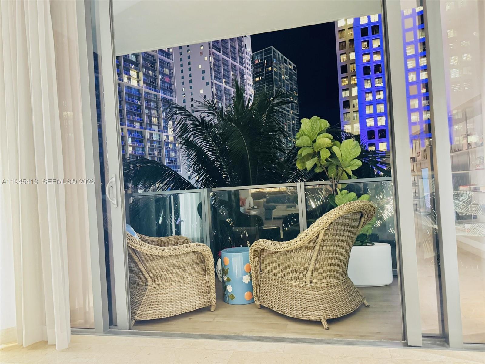 68 SE 6th St #903, Miami FL 33131