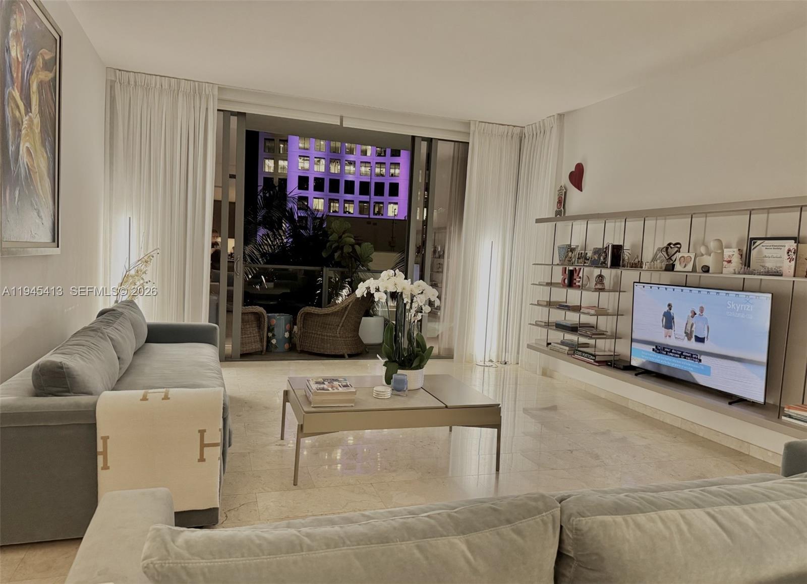 68 SE 6th St #903, Miami FL 33131
