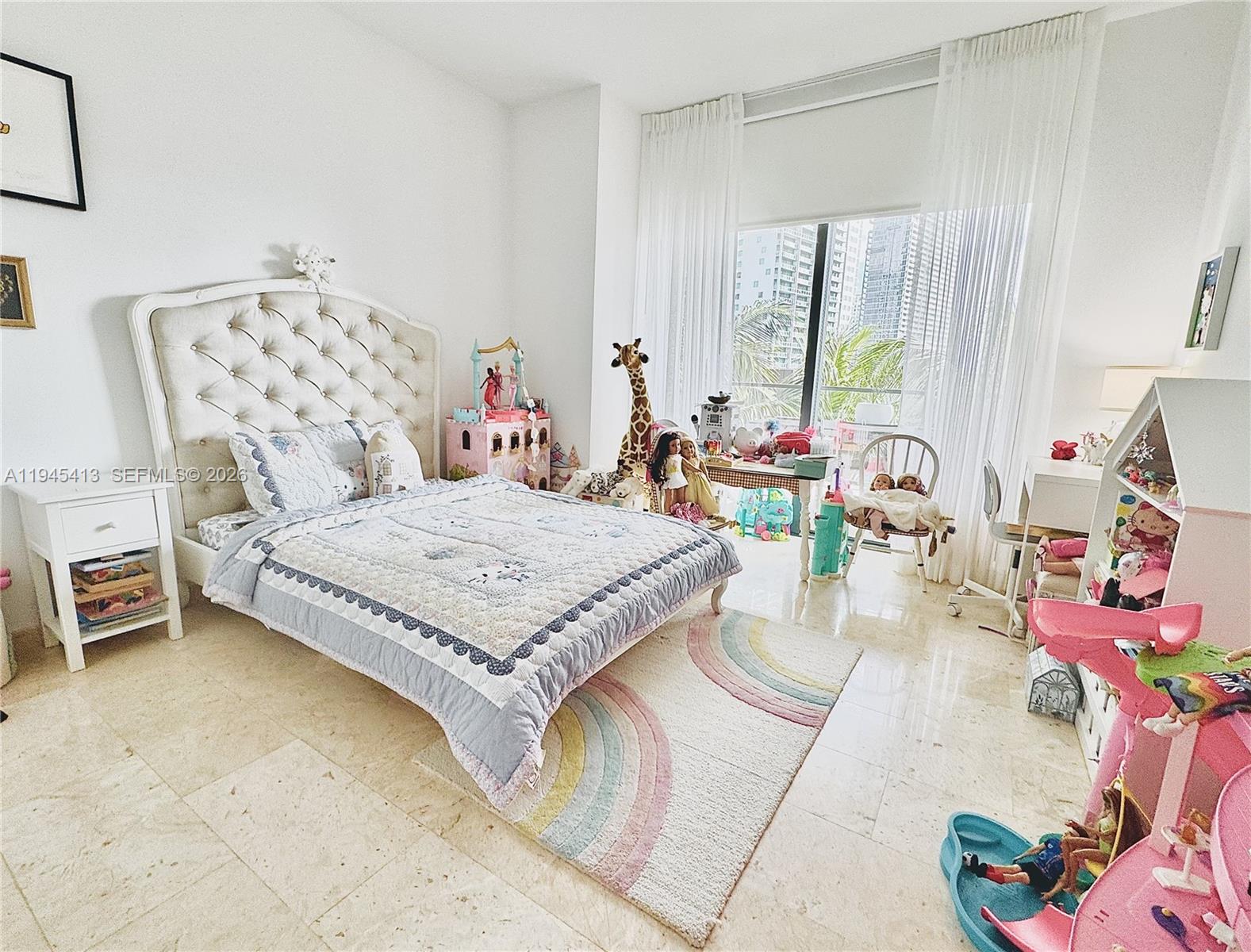 68 SE 6th St #903, Miami FL 33131