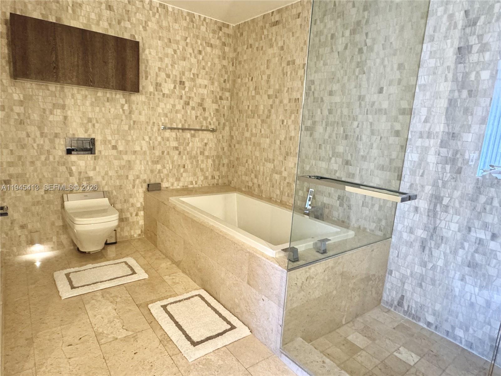 68 SE 6th St #903, Miami FL 33131