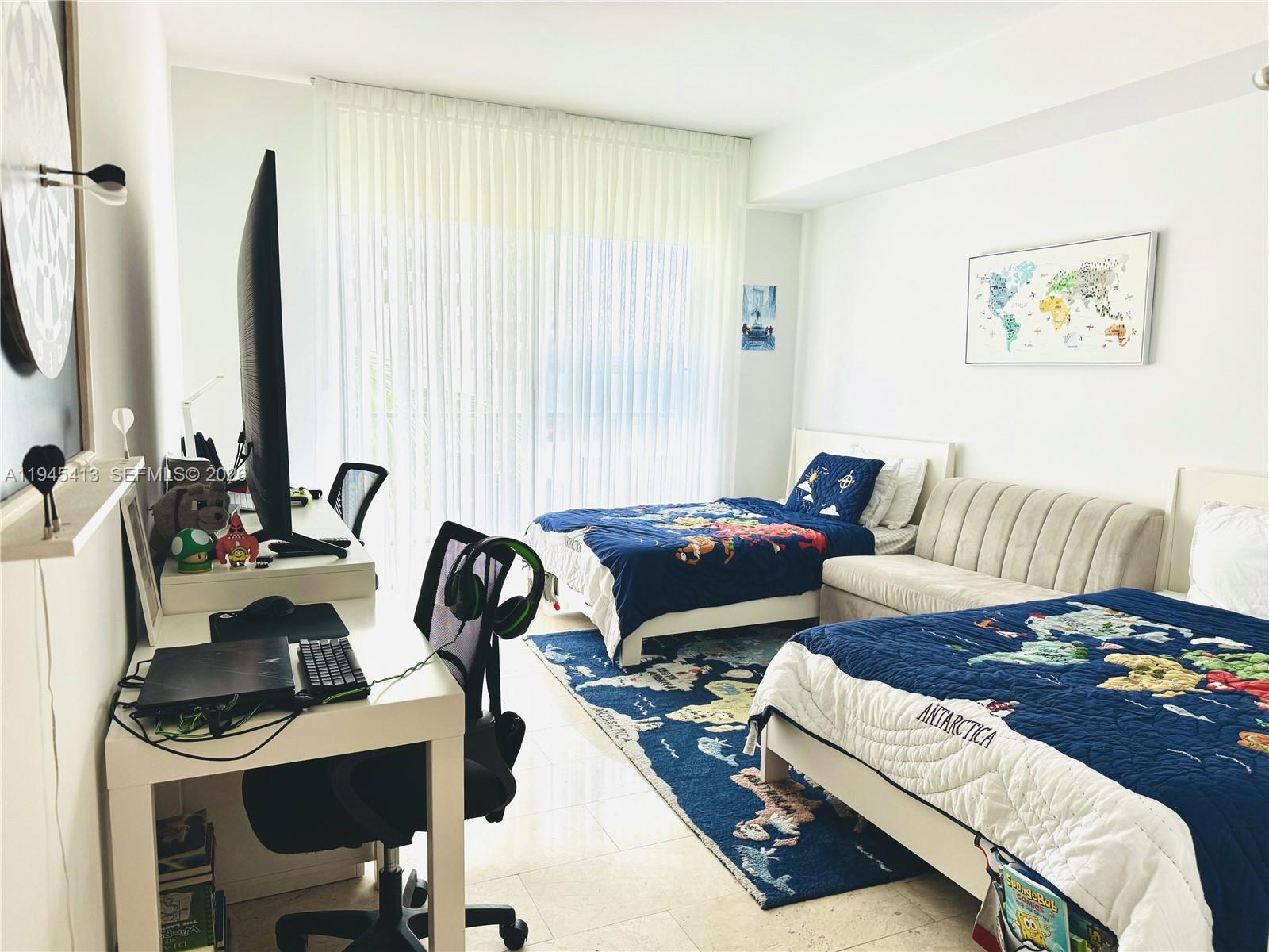 68 SE 6th St #903, Miami FL 33131