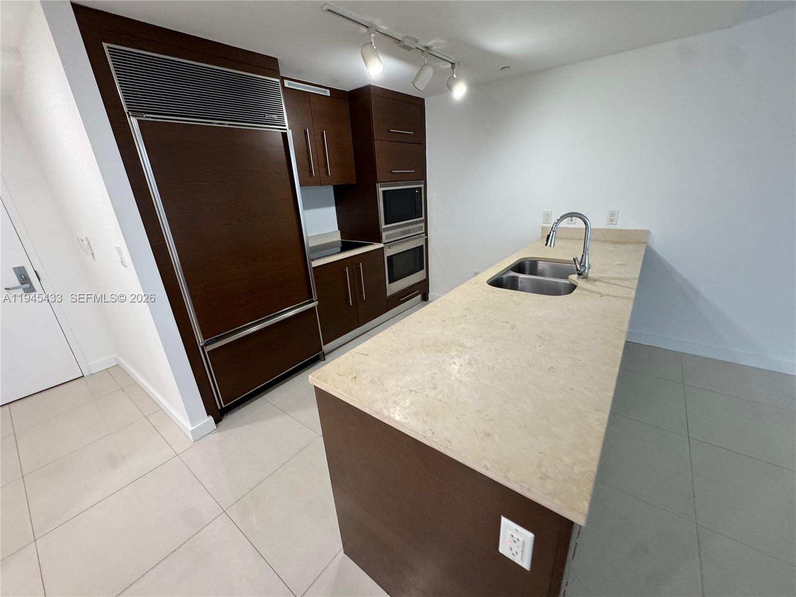 475 Brickell Ave #4512, Miami FL 33131