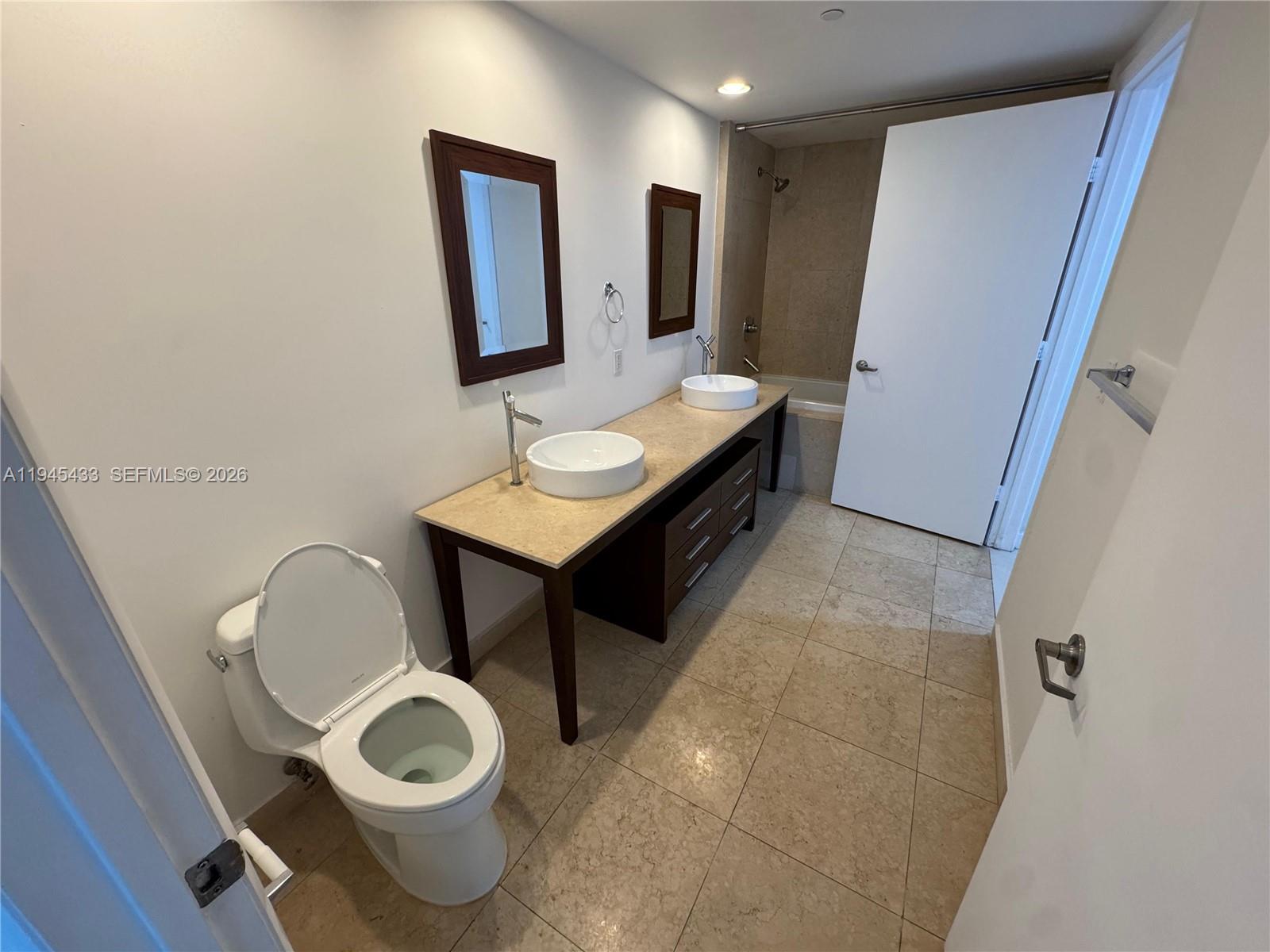 475 Brickell Ave #4512, Miami FL 33131