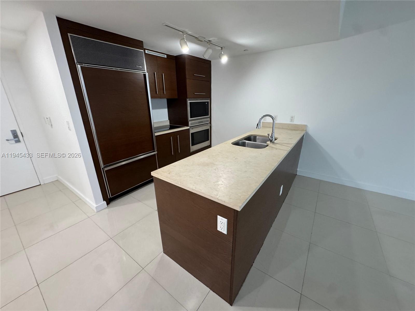 475 Brickell Ave #4512, Miami FL 33131