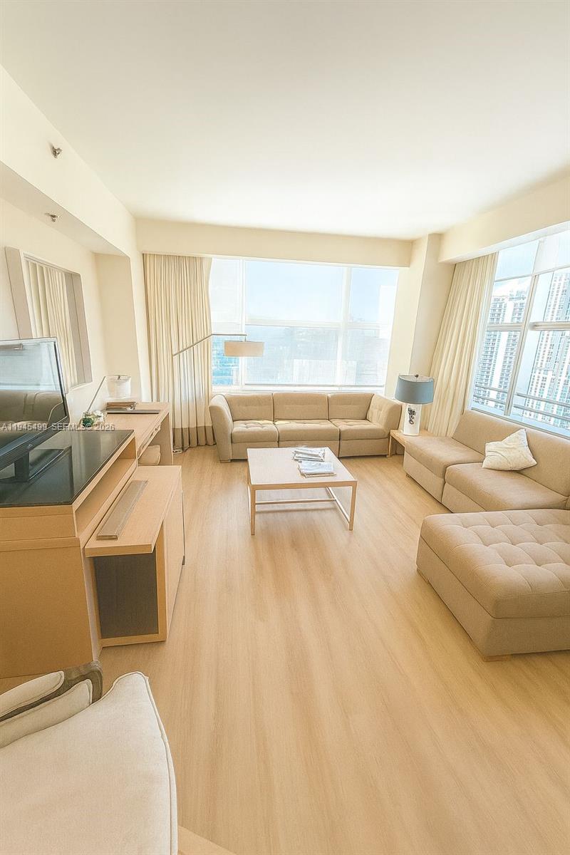1395 Brickell Ave #2701, Miami FL 33131