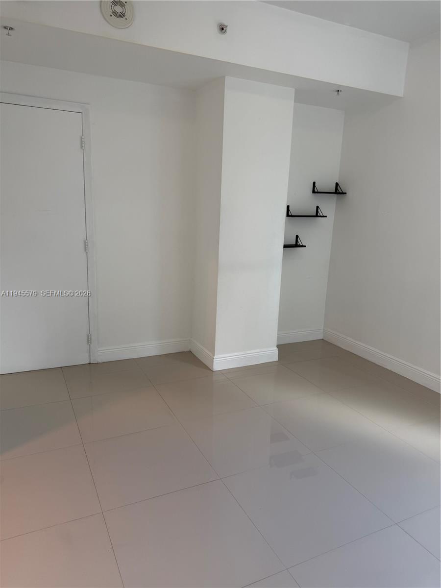 244 Biscayne Blvd #1210, Miami FL 33132