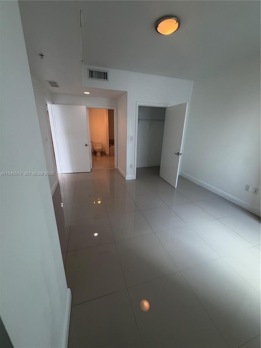 244 Biscayne Blvd #1210, Miami FL 33132