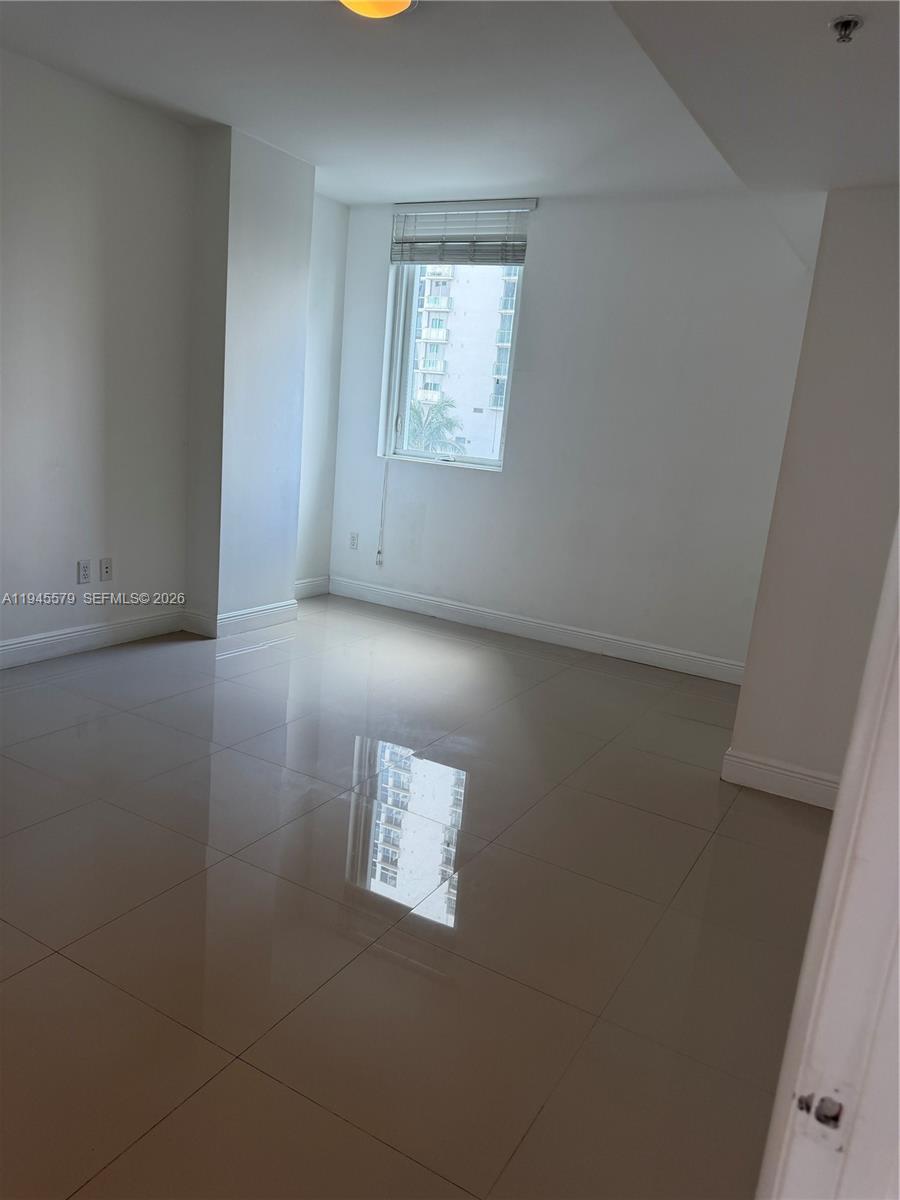 244 Biscayne Blvd #1210, Miami FL 33132