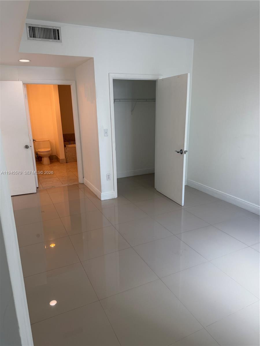 244 Biscayne Blvd #1210, Miami FL 33132