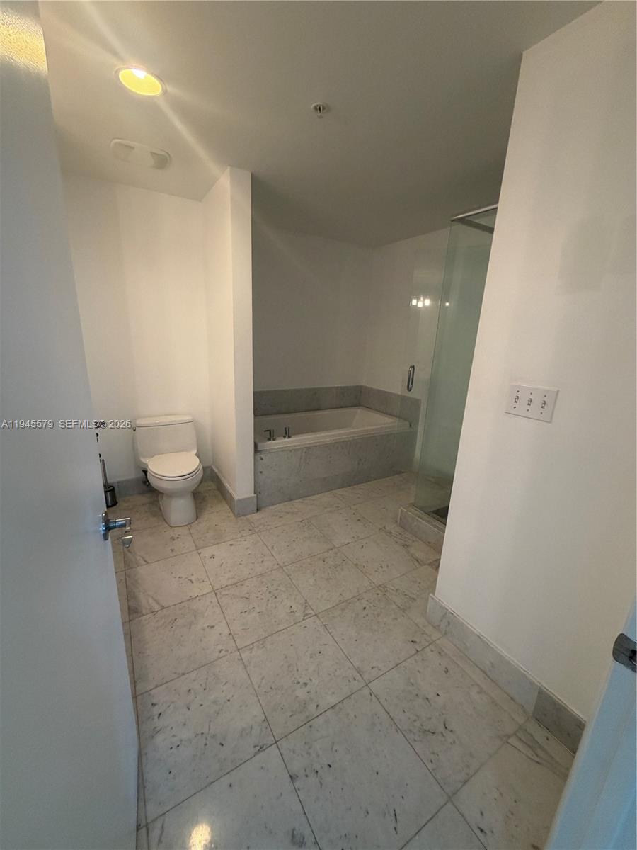 244 Biscayne Blvd #1210, Miami FL 33132