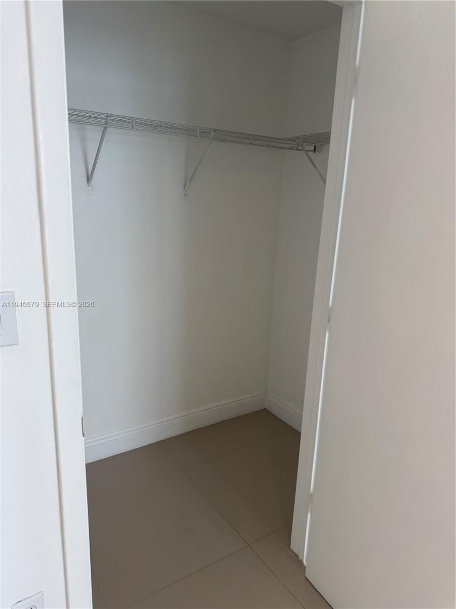 244 Biscayne Blvd #1210, Miami FL 33132