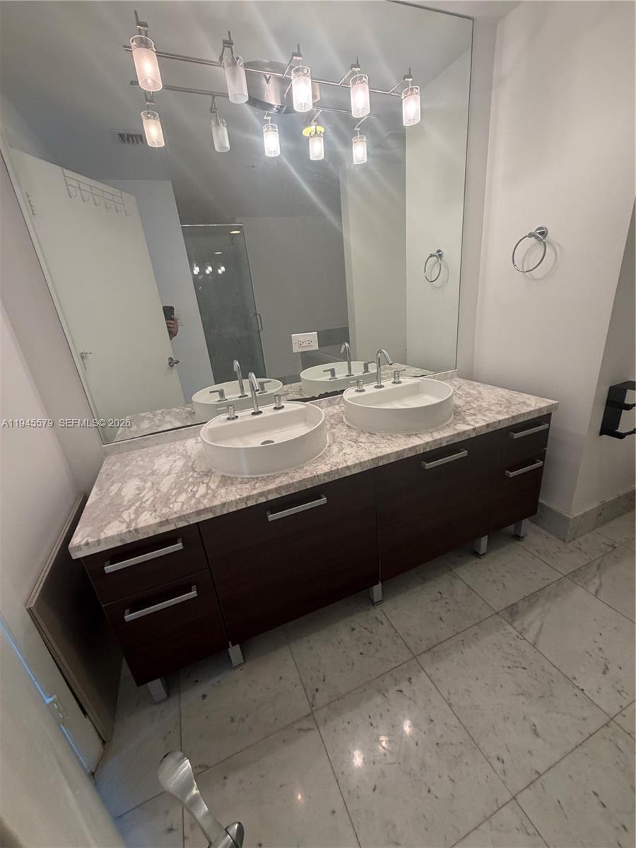 244 Biscayne Blvd #1210, Miami FL 33132