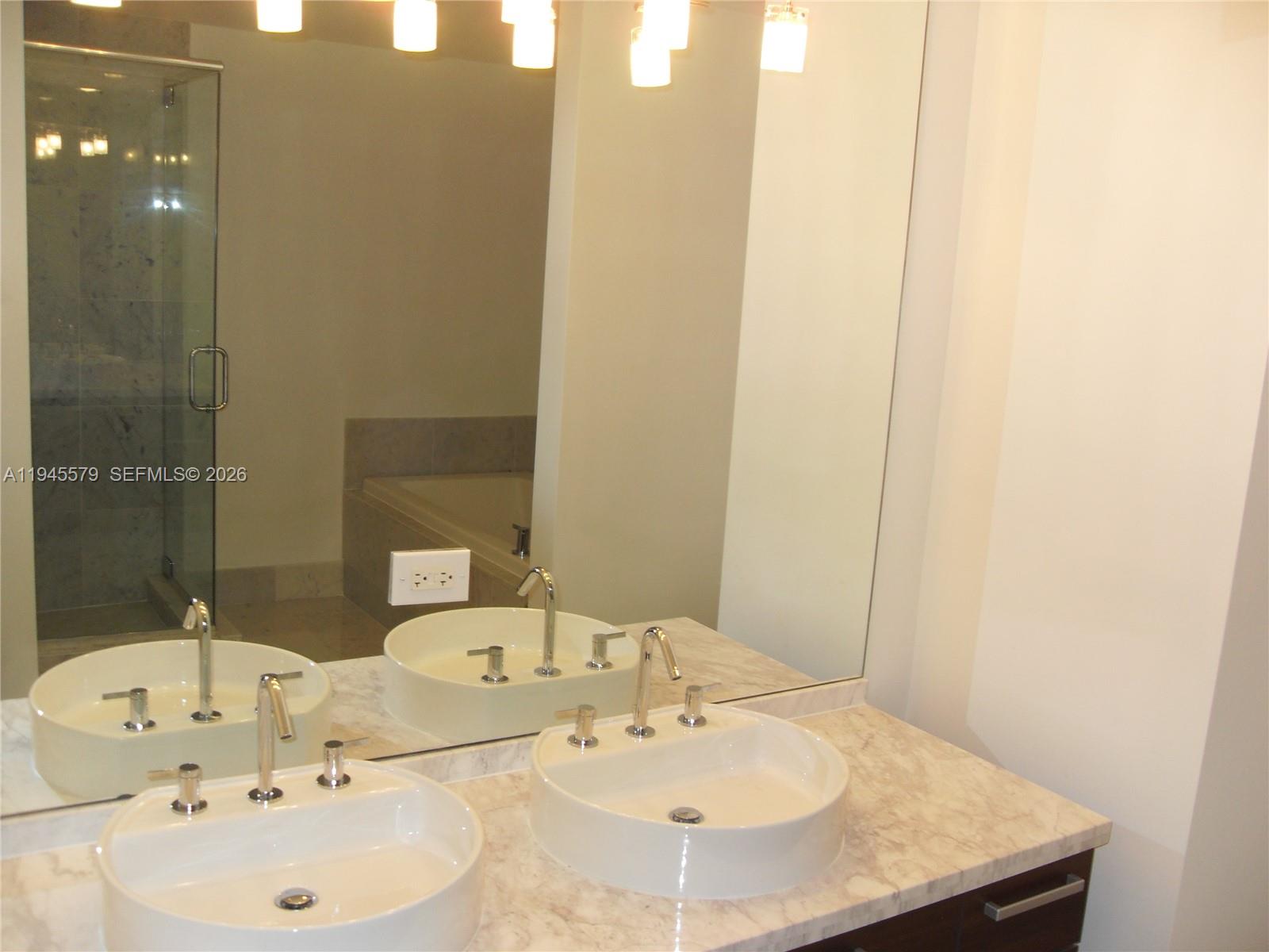244 Biscayne Blvd #1210, Miami FL 33132