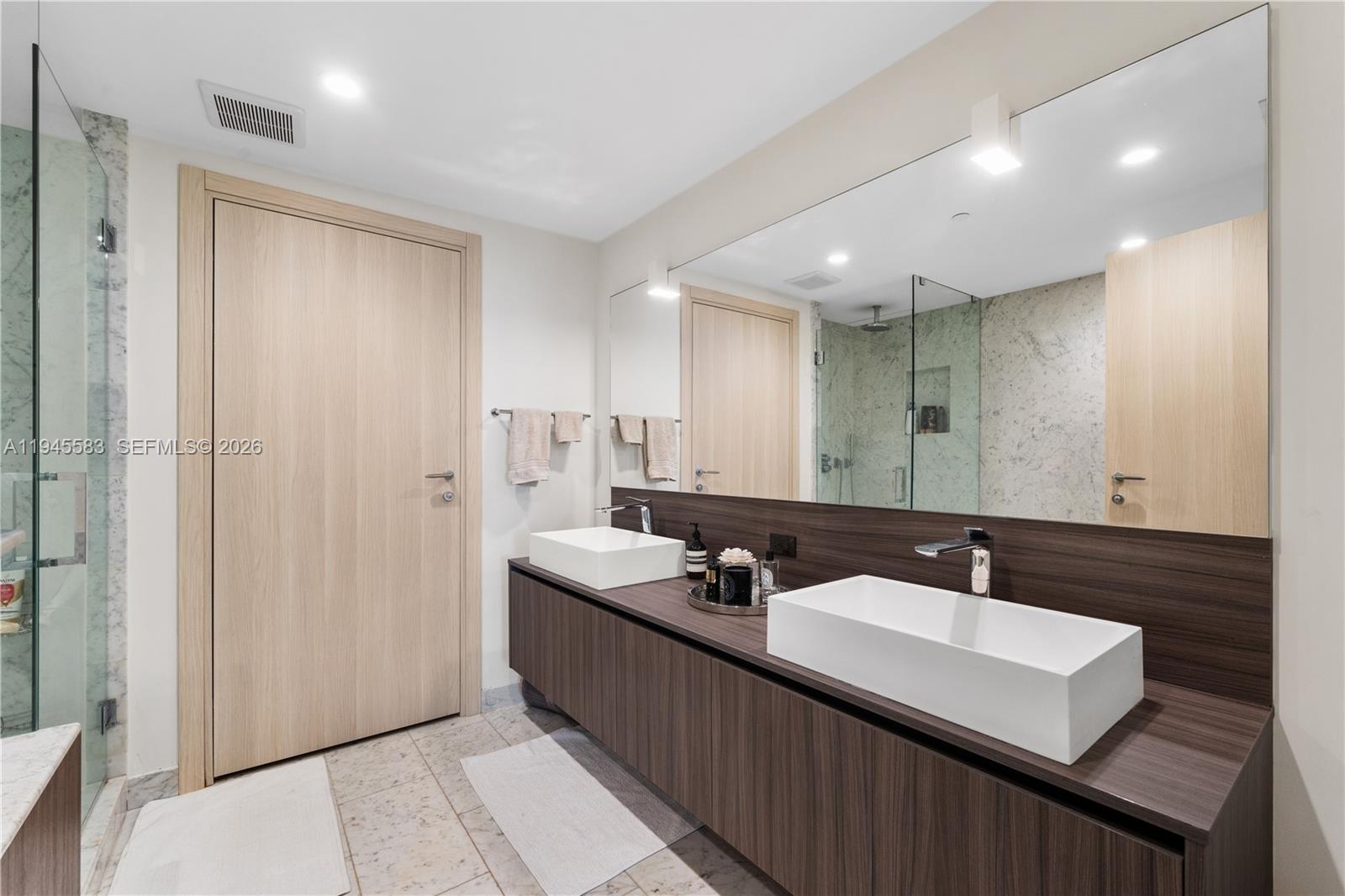 1000 Brickell Plz #4103, Miami FL 33131