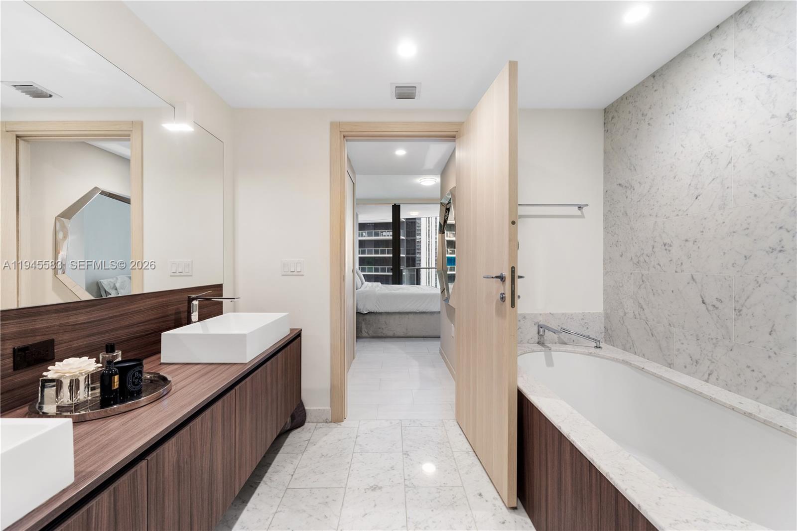 1000 Brickell Plz #4103, Miami FL 33131