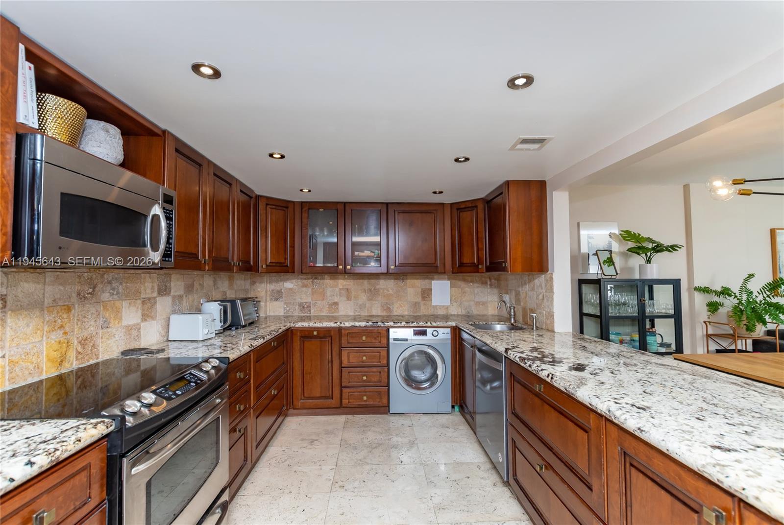 199 Ocean Lane Dr #807, Key Biscayne FL 33149