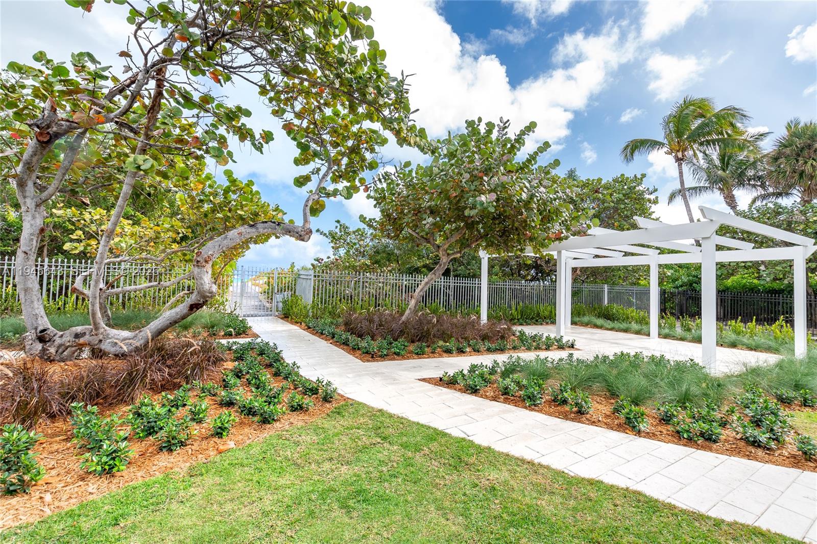 199 Ocean Lane Dr #807, Key Biscayne FL 33149