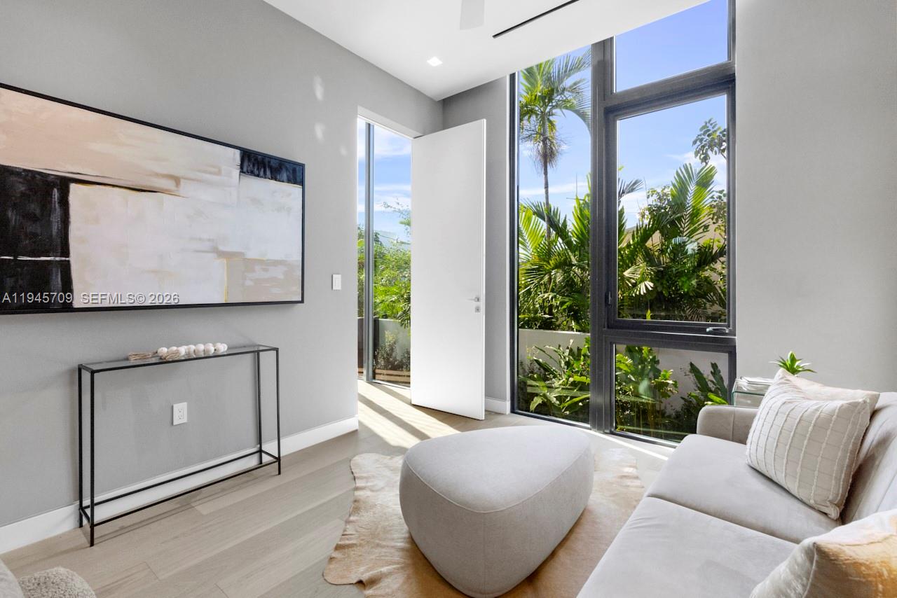 536 W 51st St, Miami Beach FL 33140