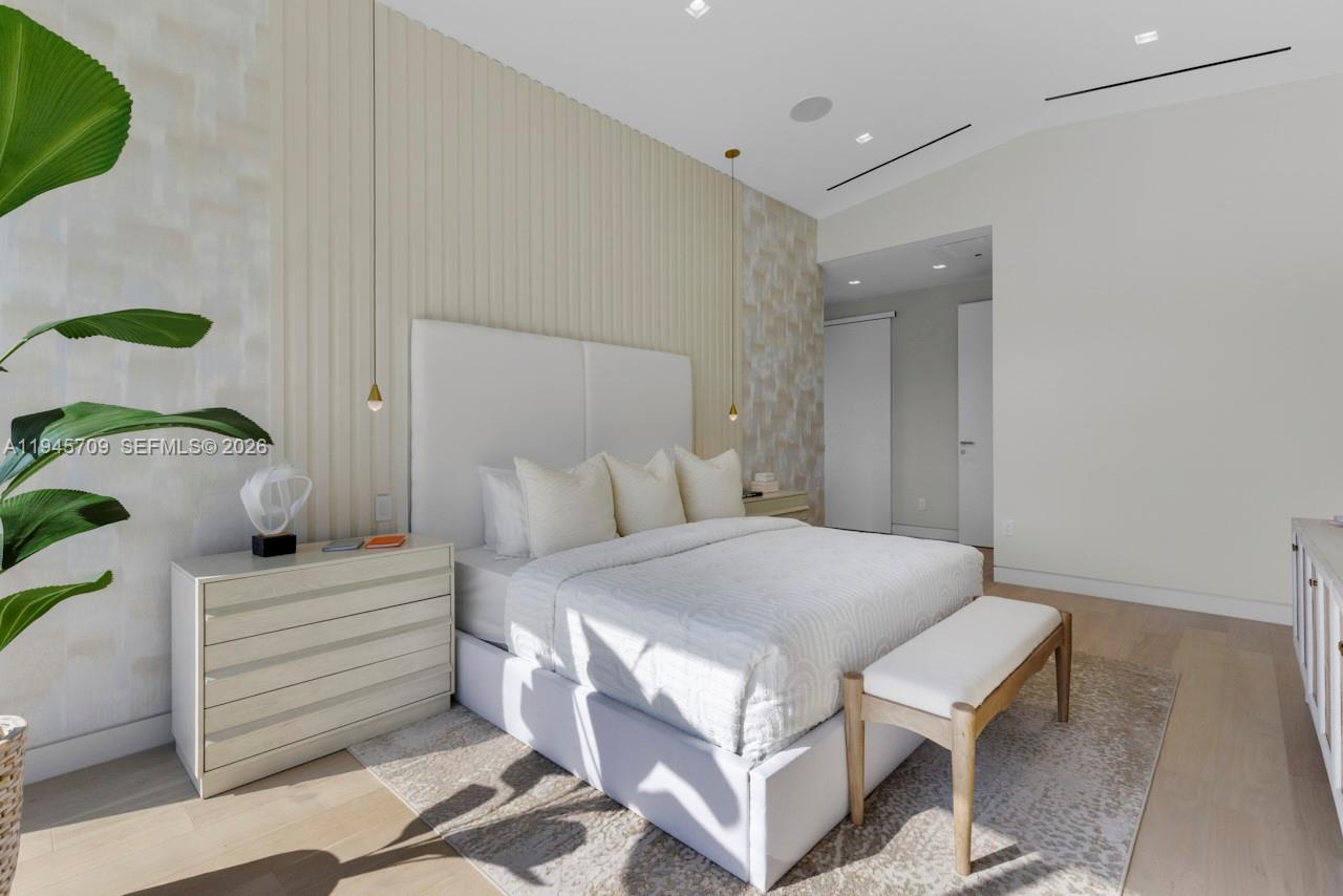 536 W 51st St, Miami Beach FL 33140
