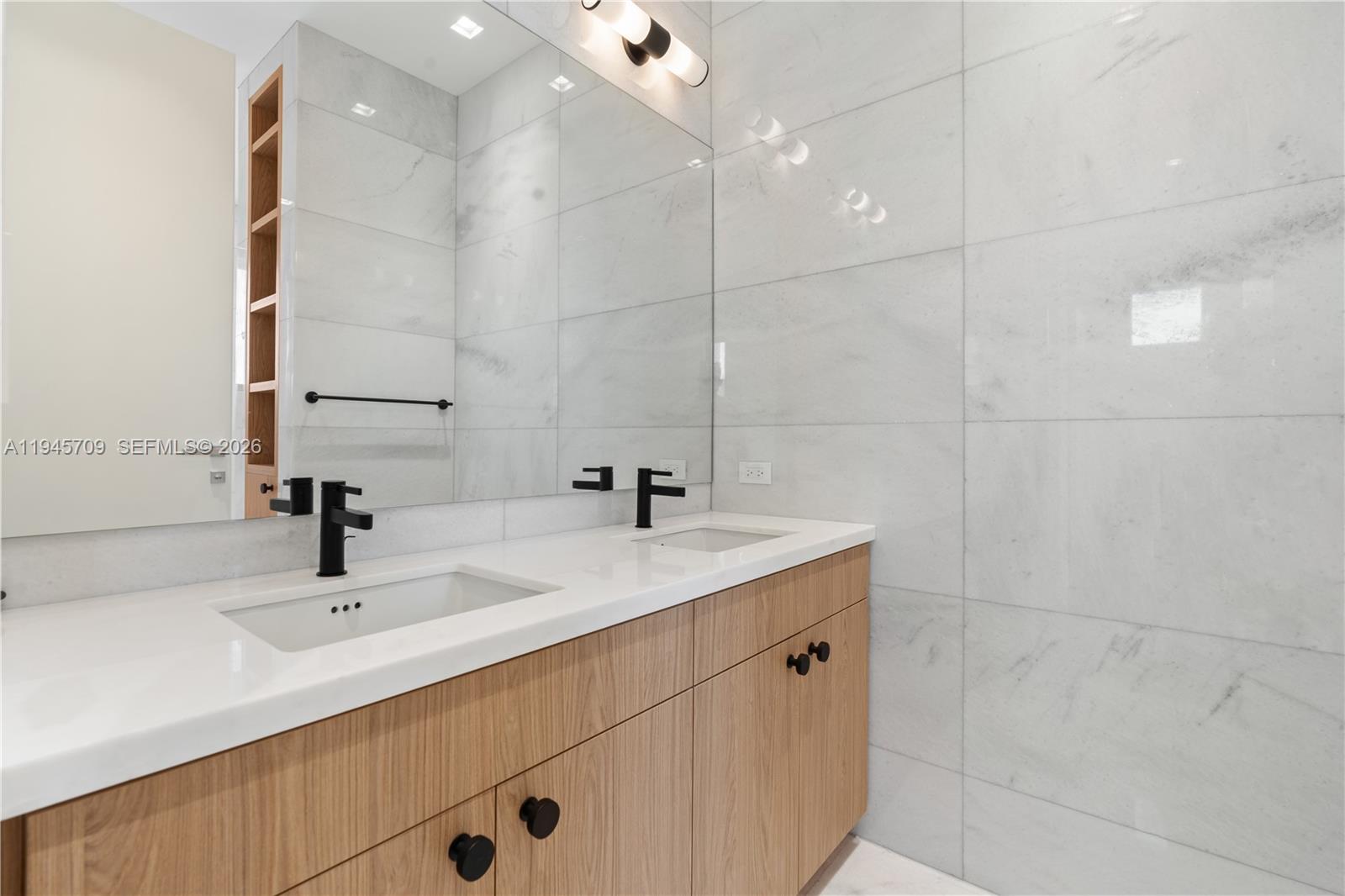 536 W 51st St, Miami Beach FL 33140