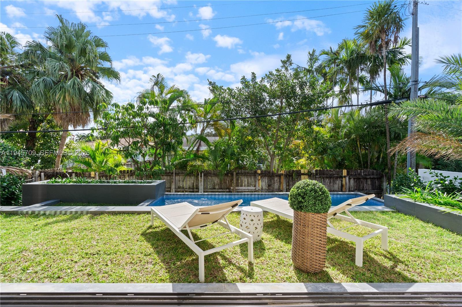 536 W 51st St, Miami Beach FL 33140