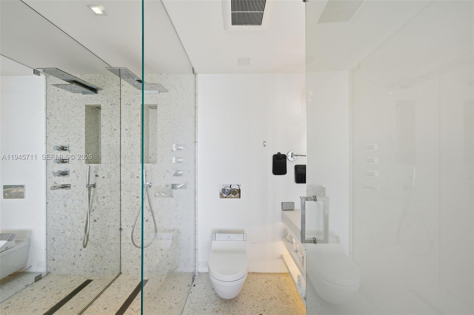 1000 S Pointe Dr #1606, Miami Beach FL 33139