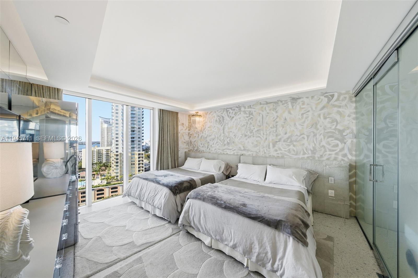 1000 S Pointe Dr #1606, Miami Beach FL 33139