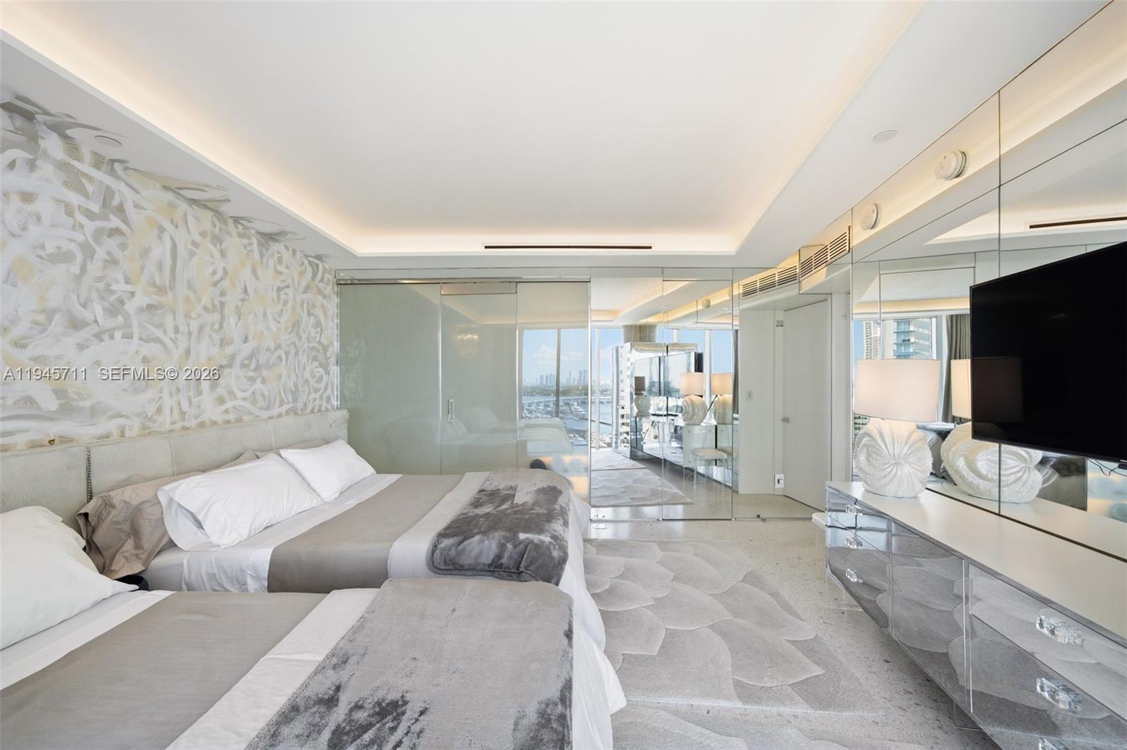 1000 S Pointe Dr #1606, Miami Beach FL 33139