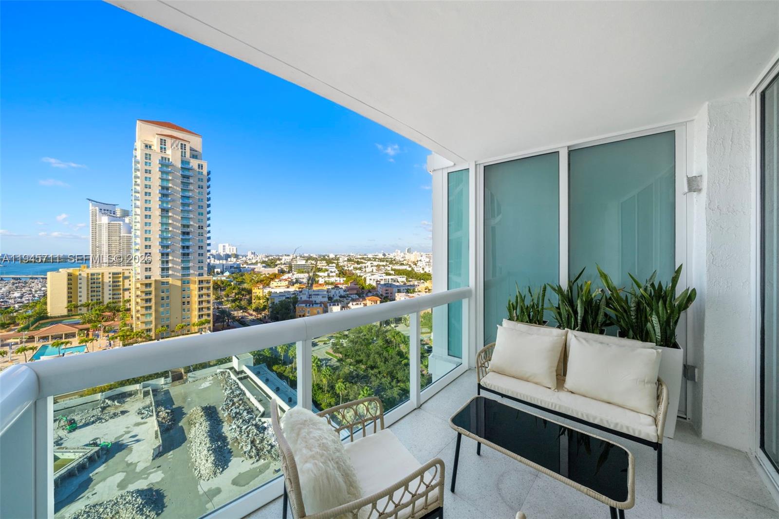 1000 S Pointe Dr #1606, Miami Beach FL 33139