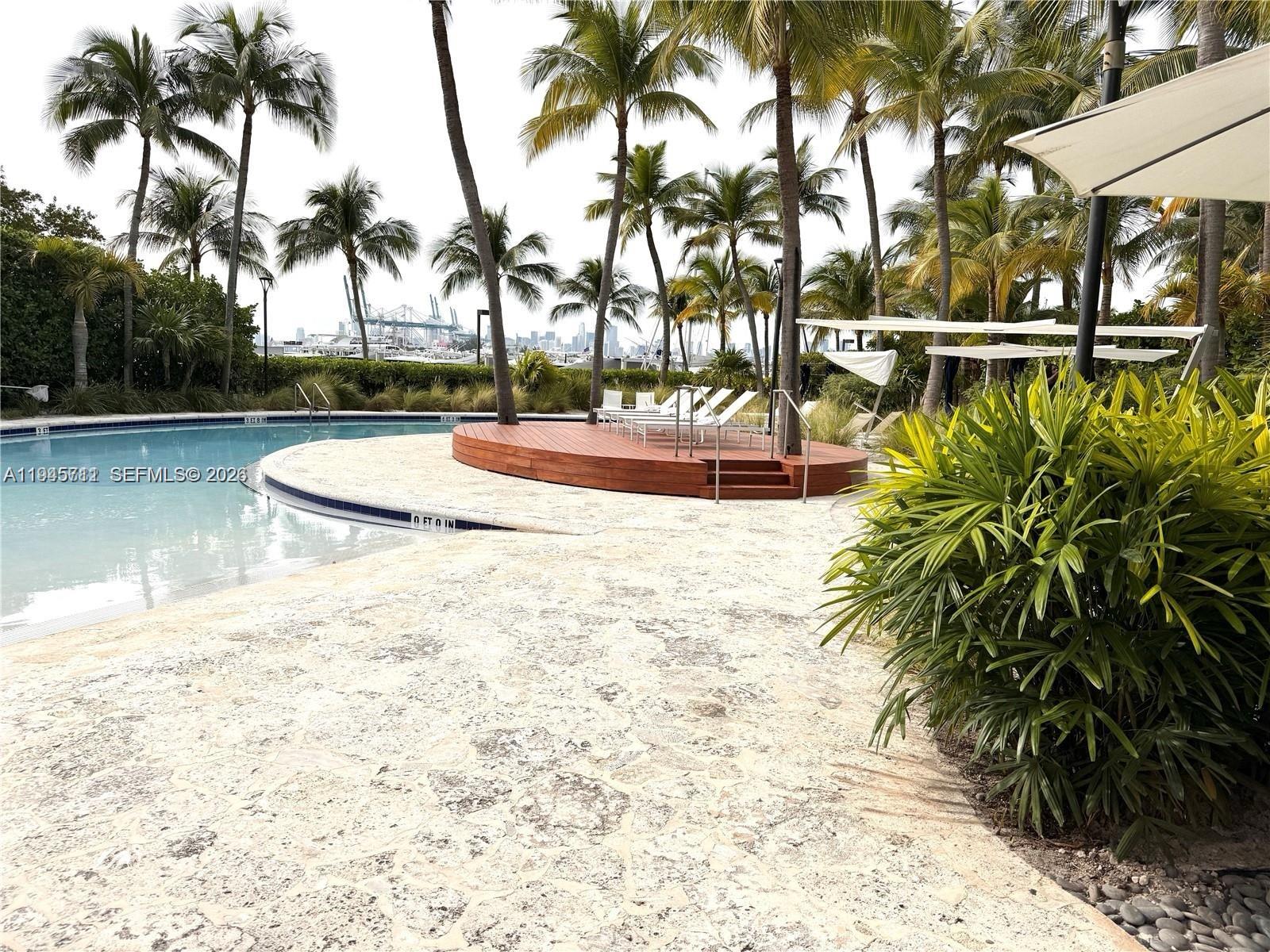 1000 S Pointe Dr #1606, Miami Beach FL 33139