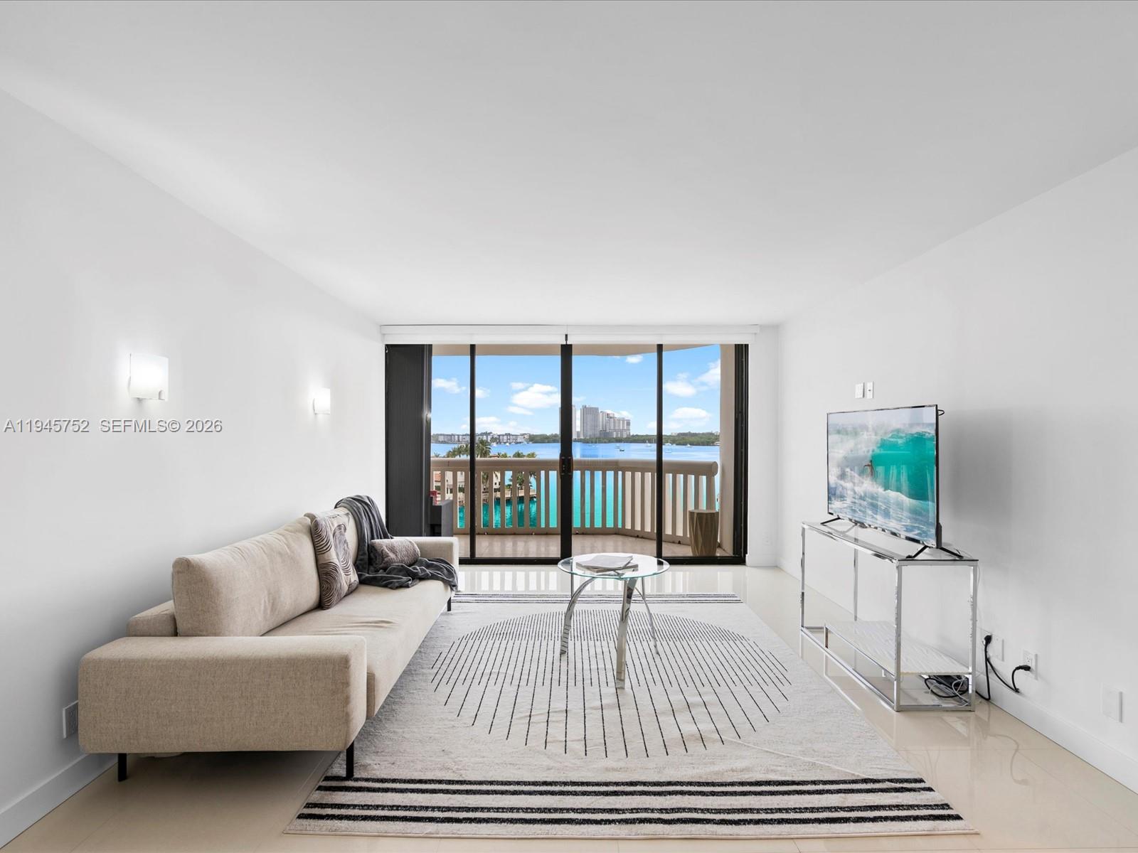 1000 W Island Blvd #612, Aventura FL 33160