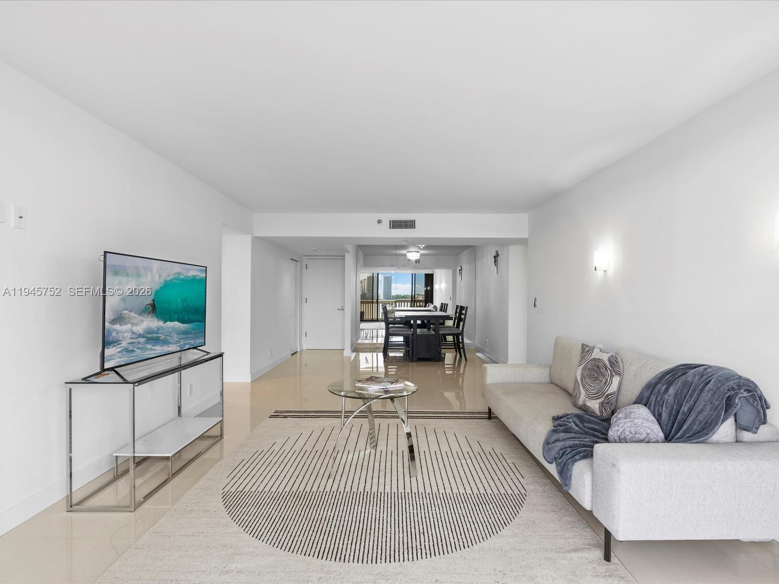 1000 W Island Blvd #612, Aventura FL 33160
