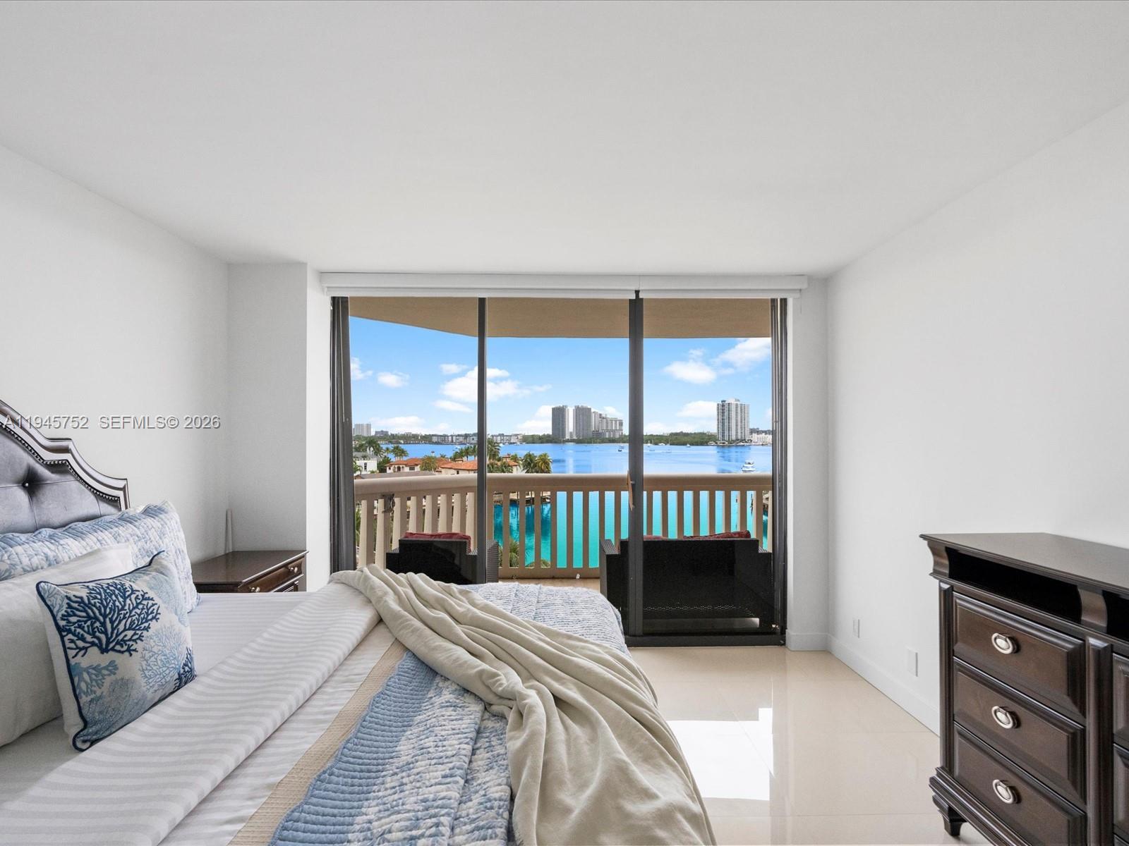 1000 W Island Blvd #612, Aventura FL 33160