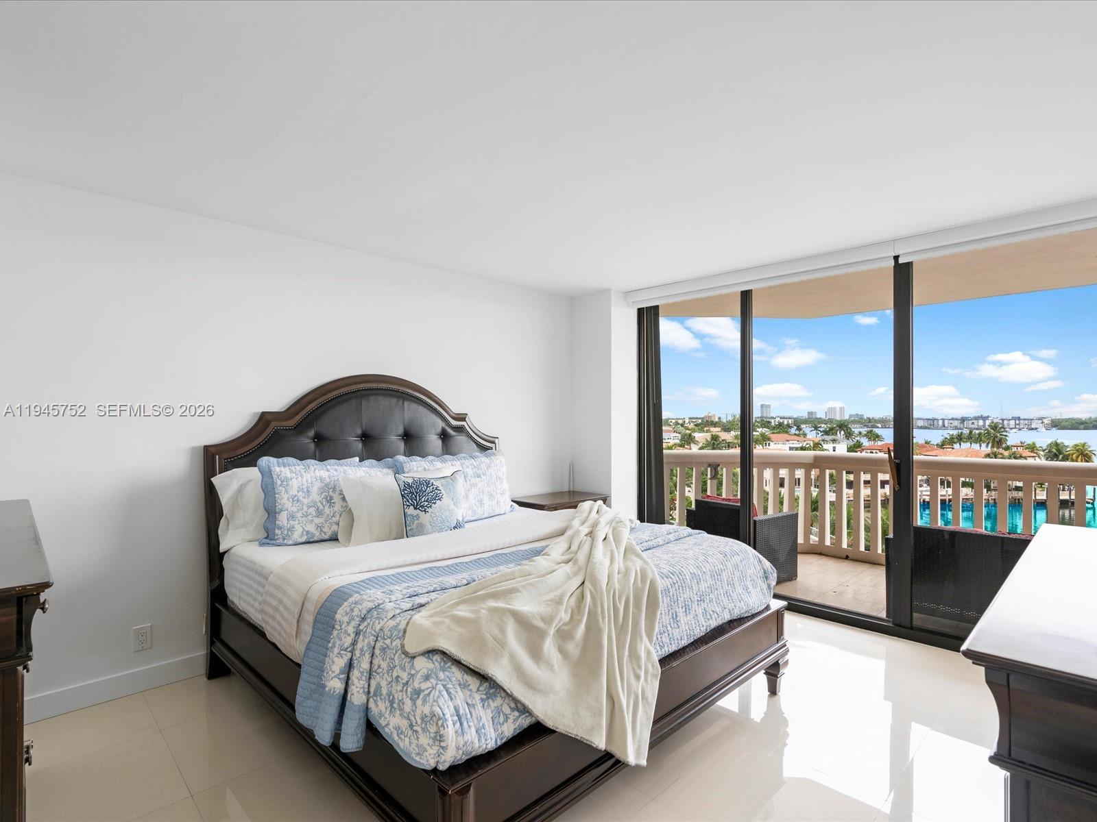 1000 W Island Blvd #612, Aventura FL 33160