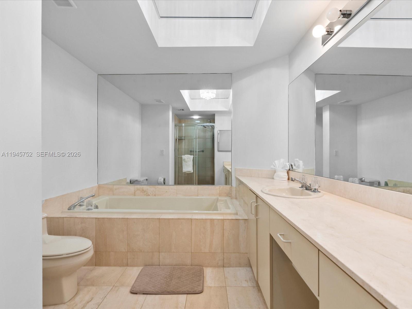 1000 W Island Blvd #612, Aventura FL 33160