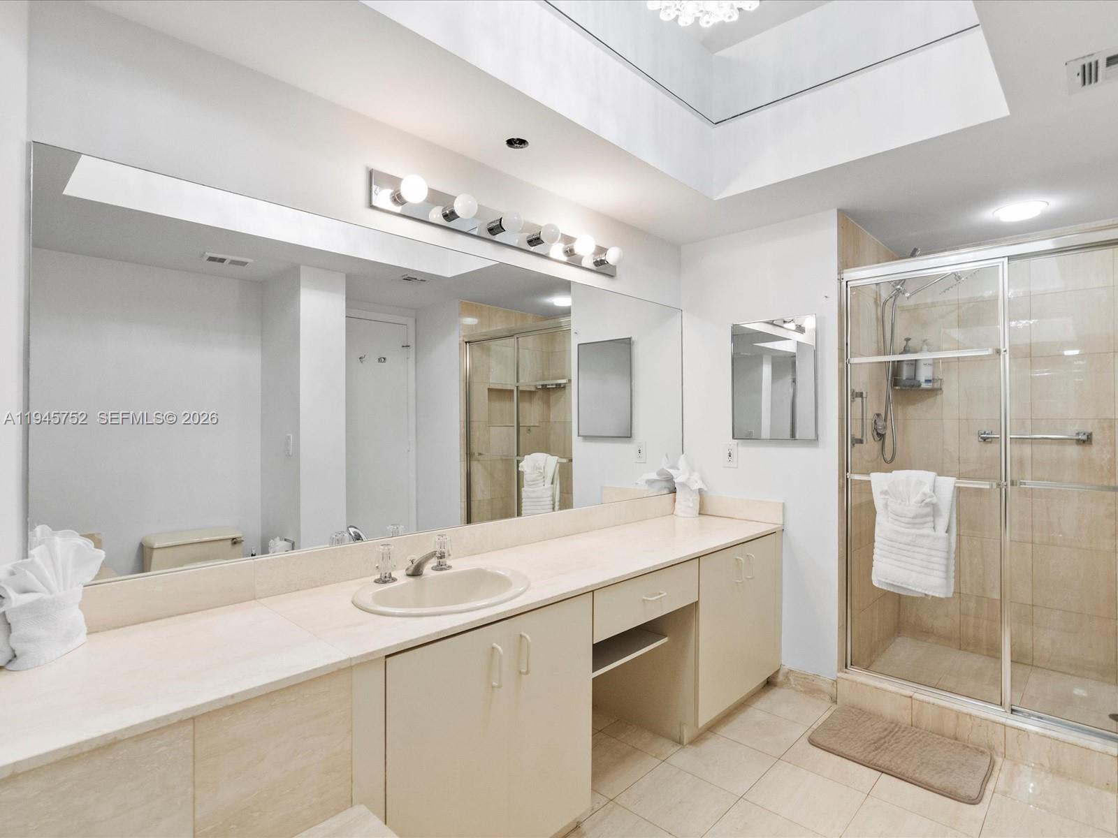 1000 W Island Blvd #612, Aventura FL 33160