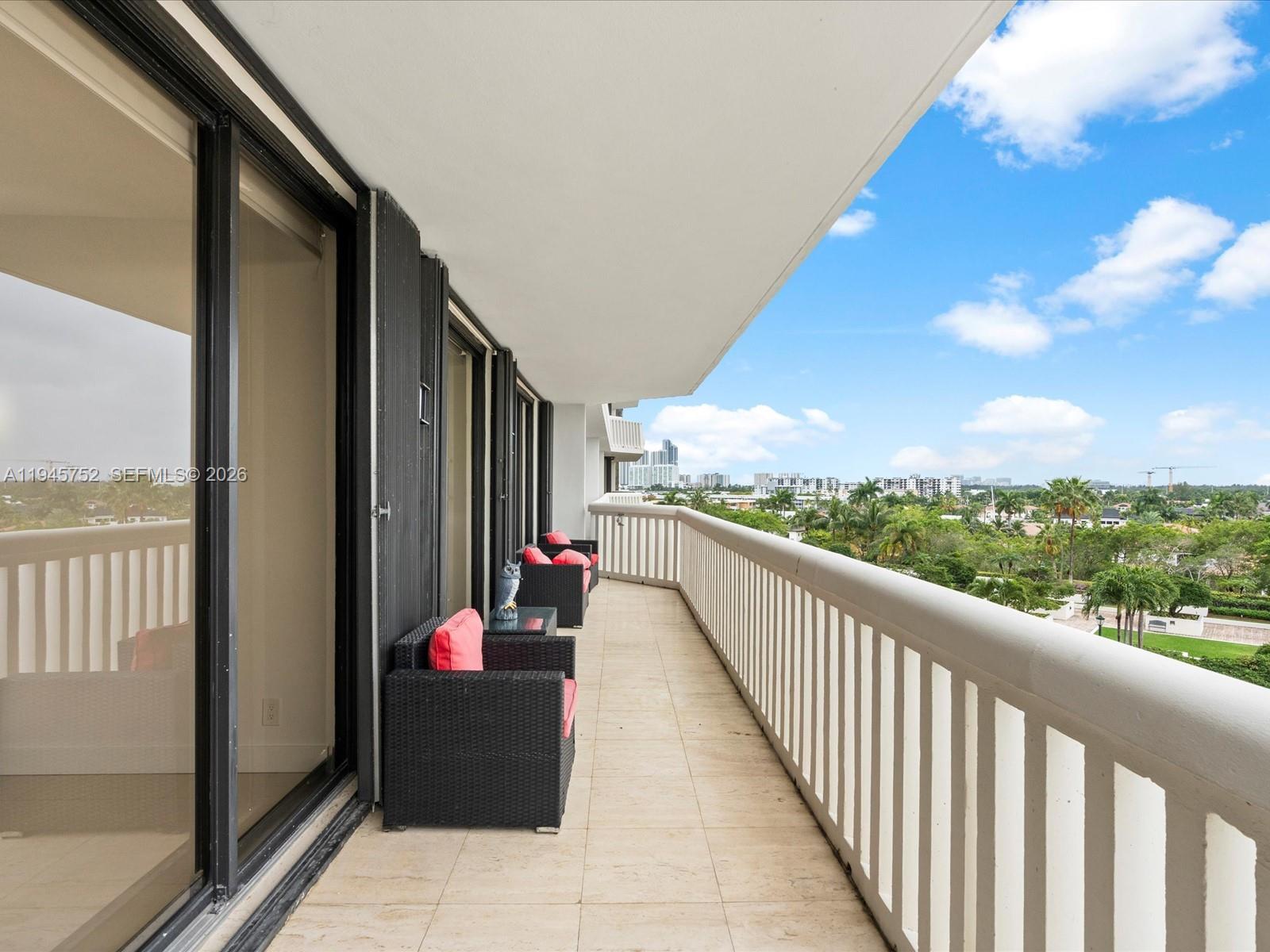 1000 W Island Blvd #612, Aventura FL 33160