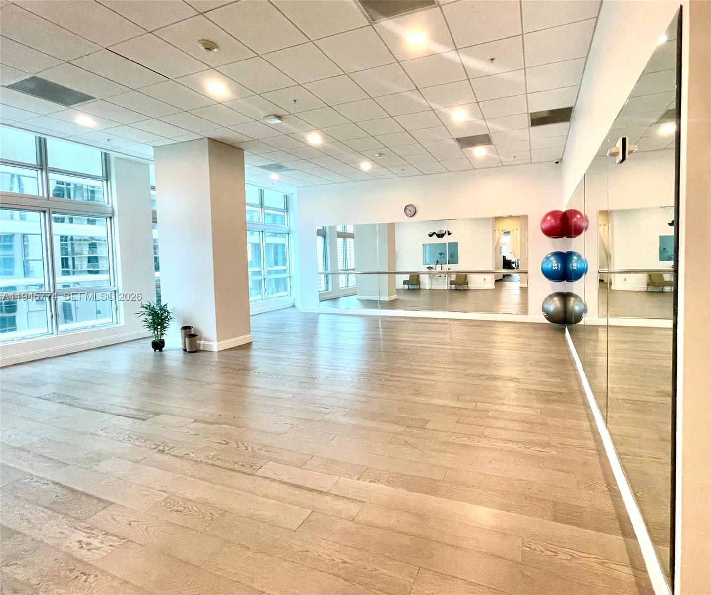 300 S Biscayne Blvd #T-1803, Miami FL 33131