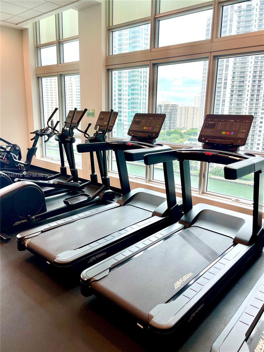 300 S Biscayne Blvd #T-1803, Miami FL 33131