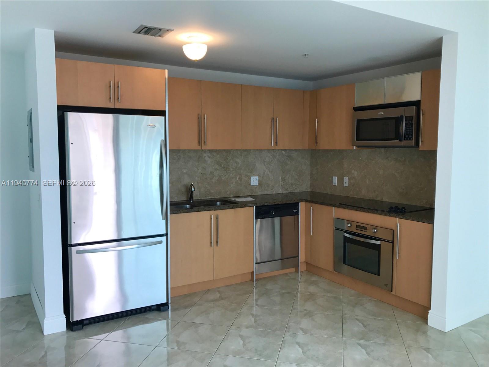 300 S Biscayne Blvd #T-1803, Miami FL 33131