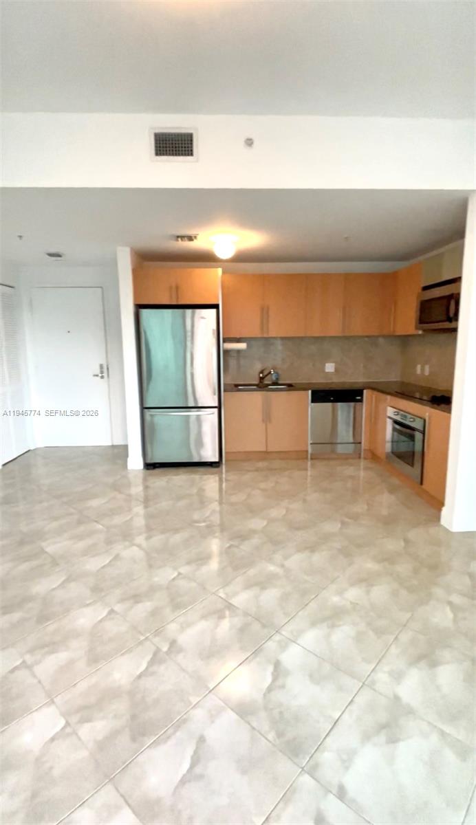 300 S Biscayne Blvd #T-1803, Miami FL 33131