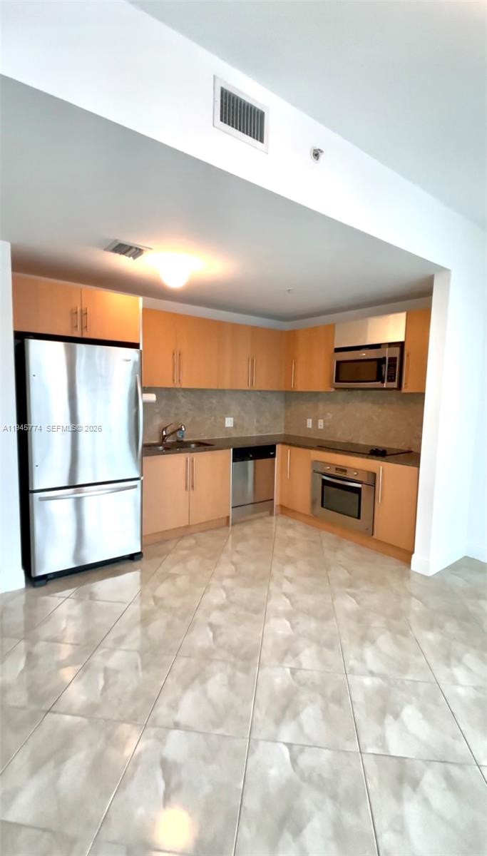 300 S Biscayne Blvd #T-1803, Miami FL 33131