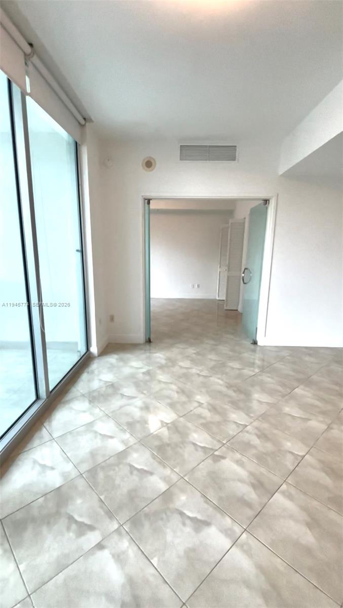 300 S Biscayne Blvd #T-1803, Miami FL 33131